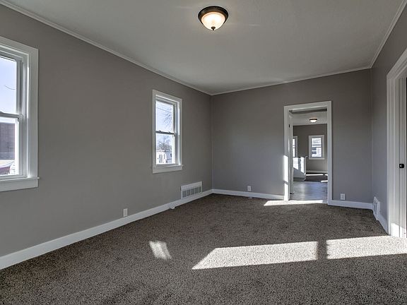 4th image of 3238 6th Ave