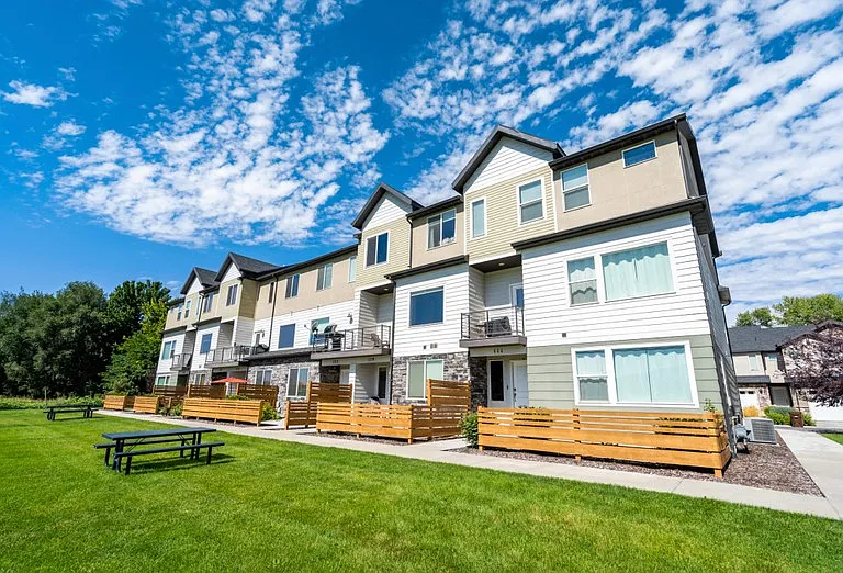 119 S 1800 W — Photo 18