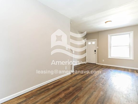 1460266_008_living_room_5.jpg