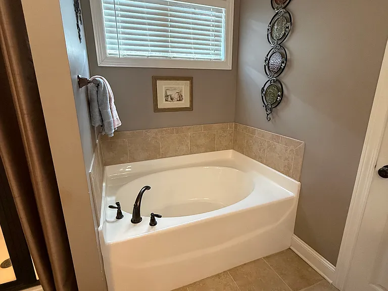 122 Ramsbrook Dr — Photo 16