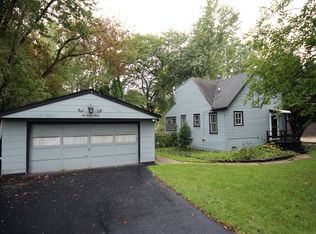 227 Channel Dr, Island Lake, IL 60042