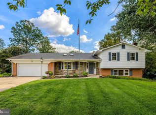 2525 Lakevale Dr, Vienna, VA 22181