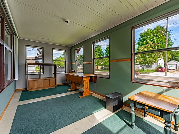 4th image of 613 River Ln