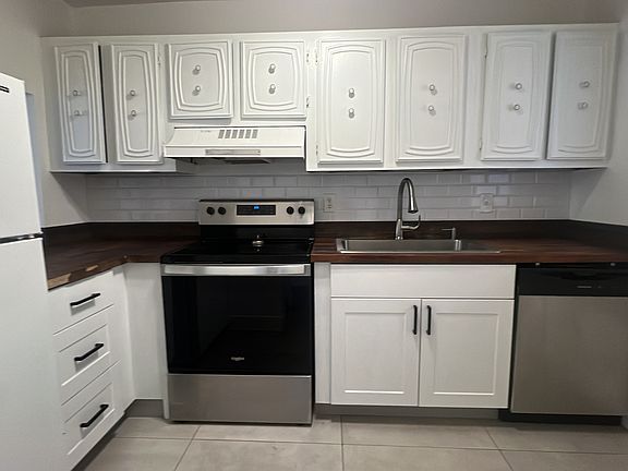 4th image of 603 SW 75th St APT 102