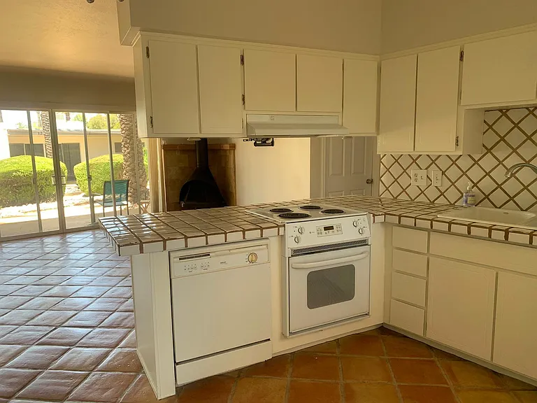1441 E Maryland Ave #8 — Photo 7