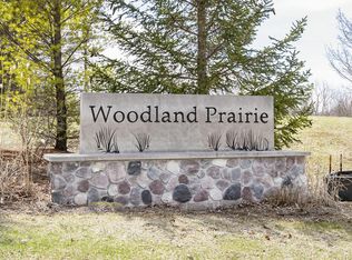 6757 S Prairiewood Ln, Franklin, WI 53132
