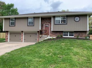 2909 S Sweet Briar Dr, Independence, MO 64057