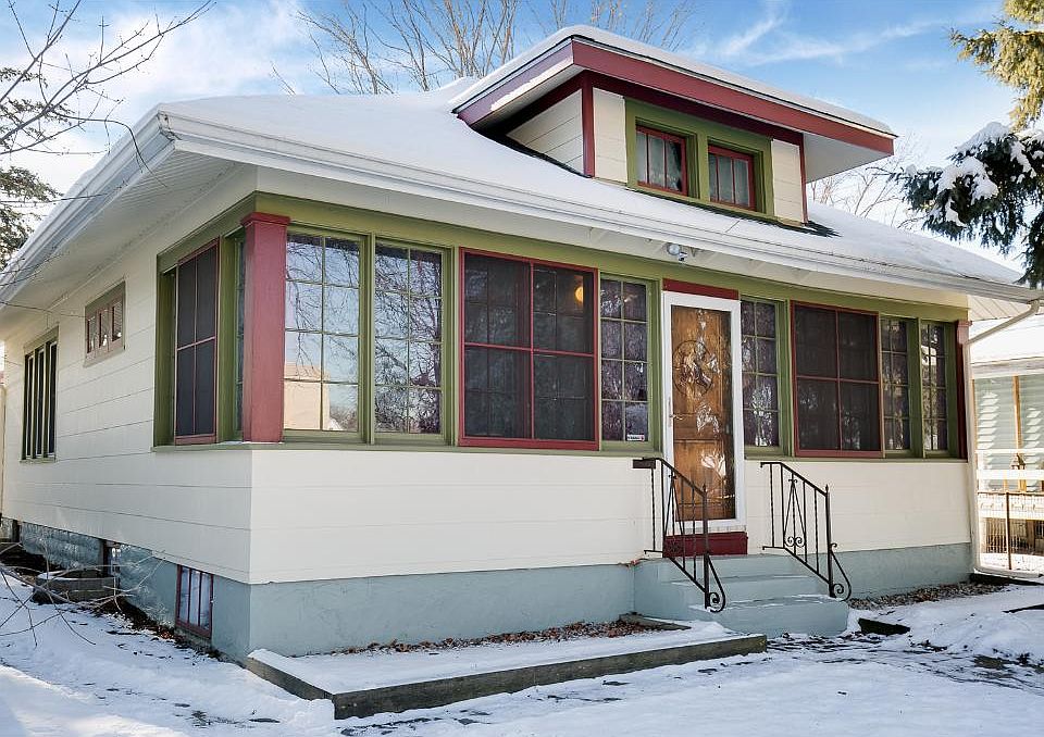 1st image of 16 Geranium Ave E
