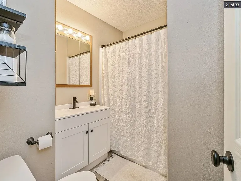 506 E 21st St S — Photo 16