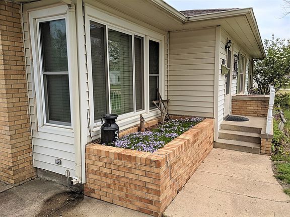 3rd image of 509 E Beloit Ave