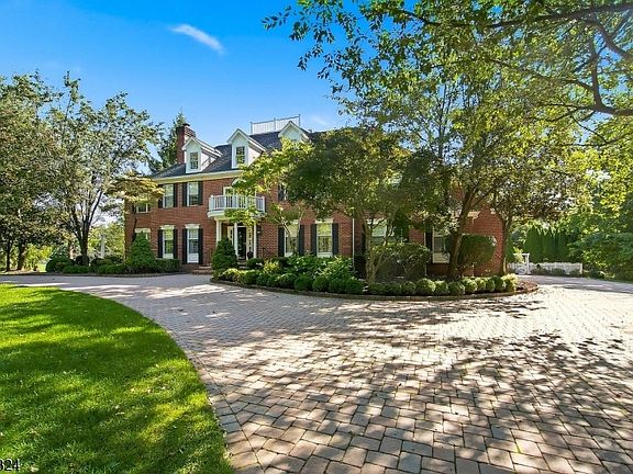 2nd image of 11 Baltusrol Way