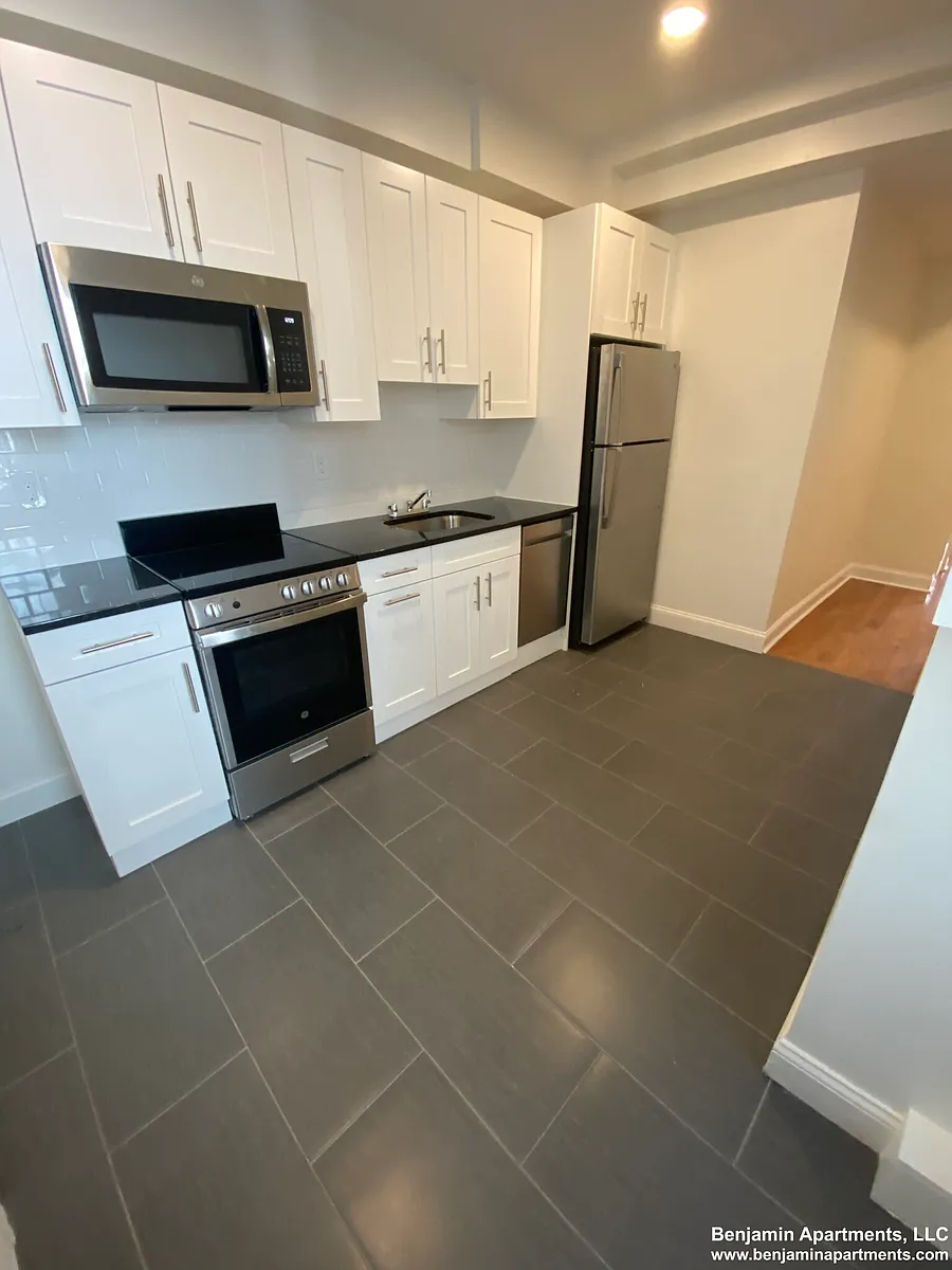 Building Photo - 123 Sutherland Rd #B1