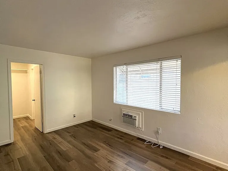 1408 G St — Photo 20