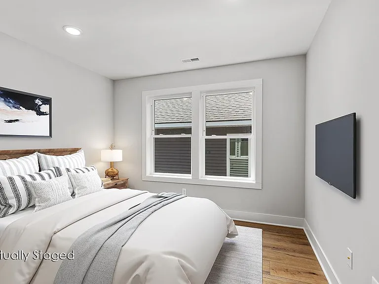 960 Diamond Ave NE #3 — Photo 5