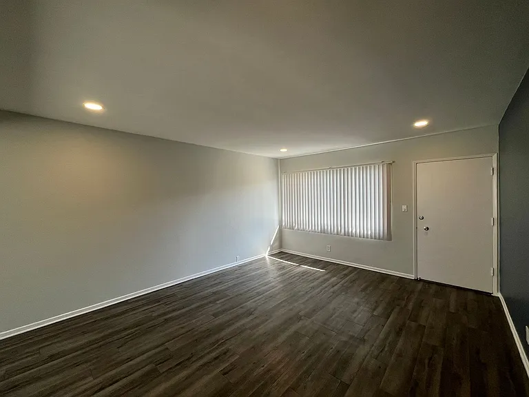 12323 Texas Ave — Photo 15