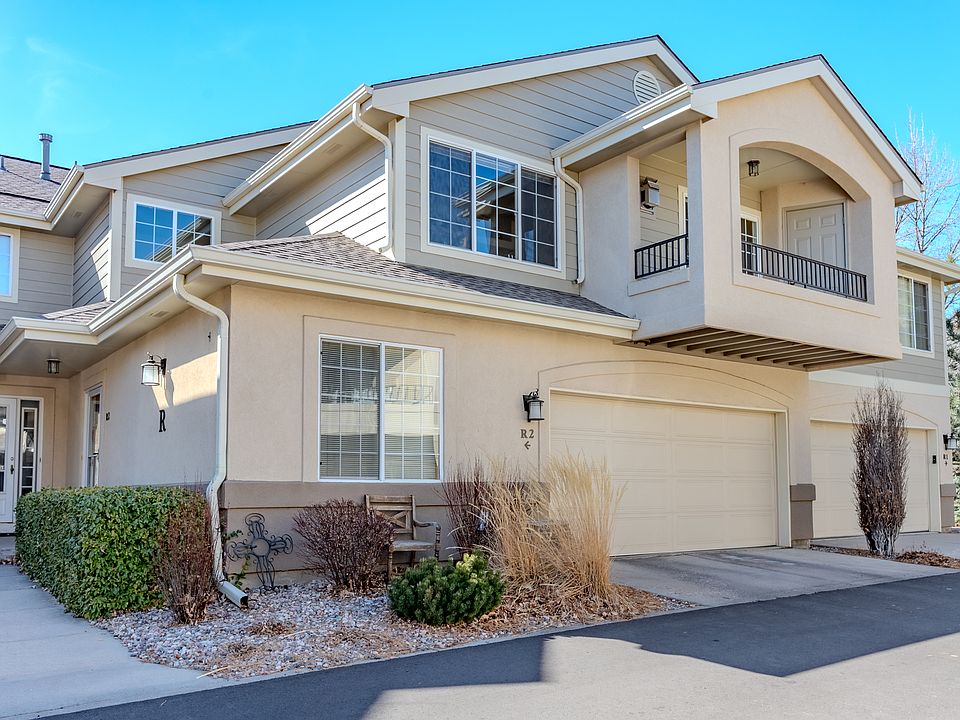Main individual entrance and garage.