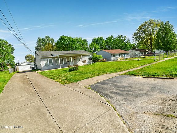 3rd image of 13507 Tennis Blvd