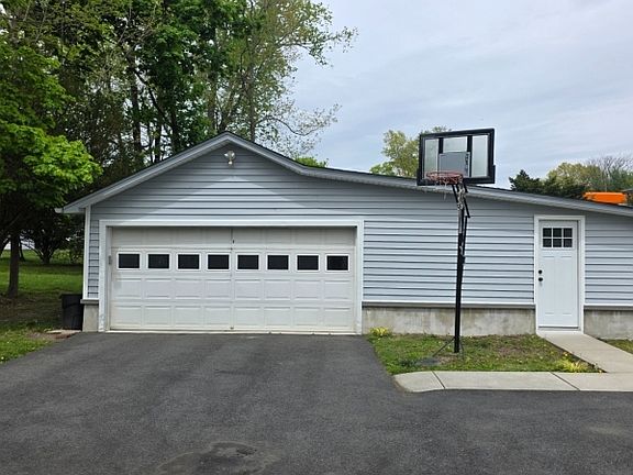 3rd image of 397 Newark Pompton Tpke