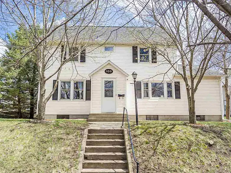108 5th St NE — Photo 1