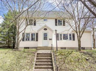 108 5th St NE, Waverly, IA 50677