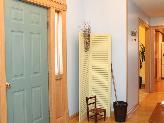 3rd image of 2210 N Brookside Blvd