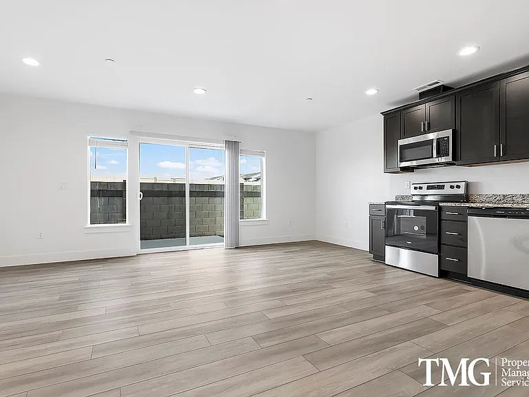 977 Creer Way #D-112 — Photo 39