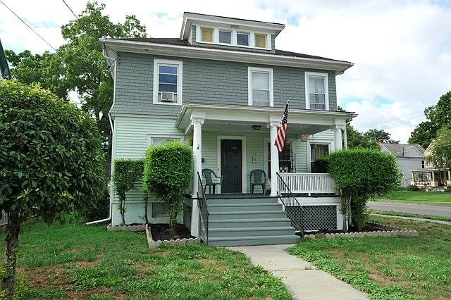443 W Clinton St photo 1