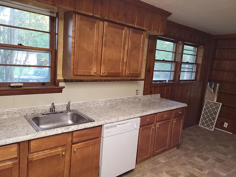 221 Prince Ave — Photo 12
