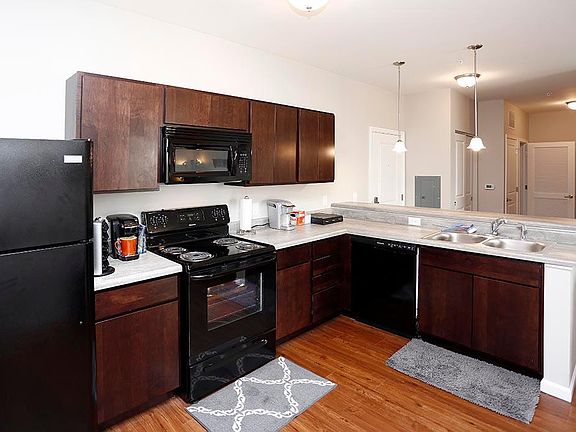 3rd image of 1717 W 10th St APT 221