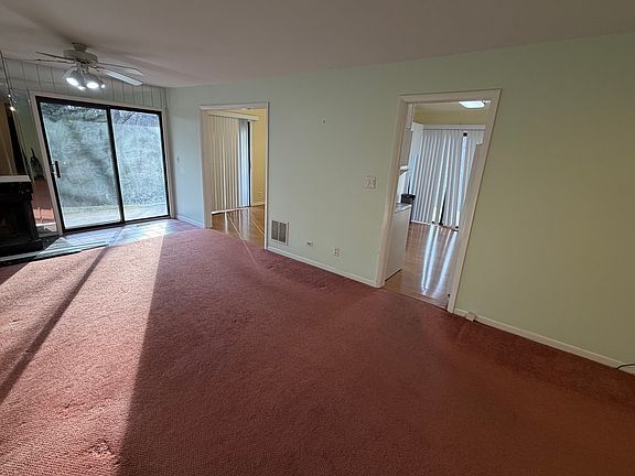 5th image of 1S055 Spring Rd #1C