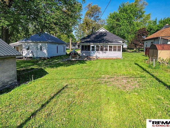 2nd image of 416 N 8th St