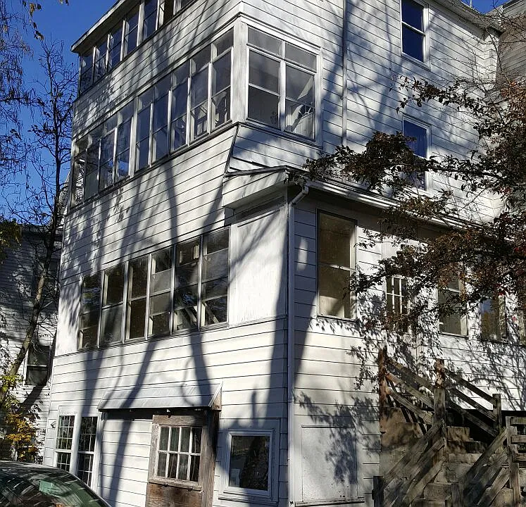 Building Photo 4