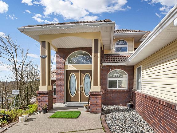 3rd image of 3737 Lethbridge Dr