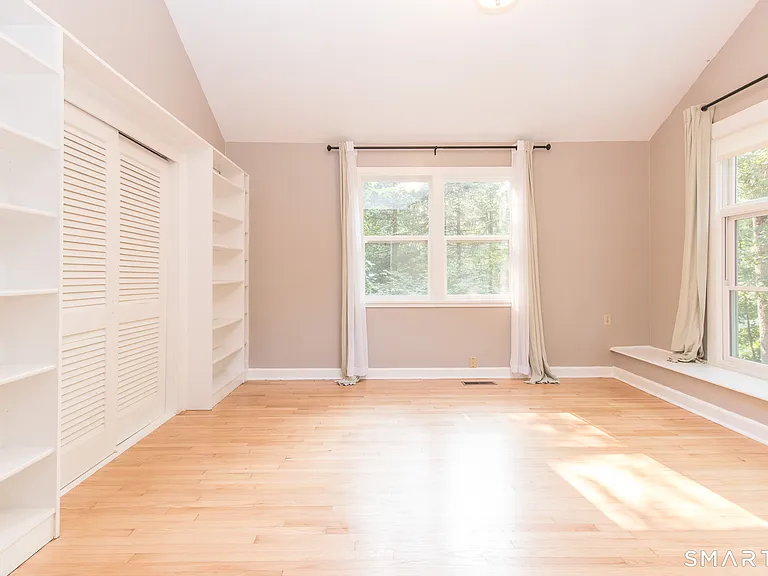 211 New Canaan Rd — Photo 27