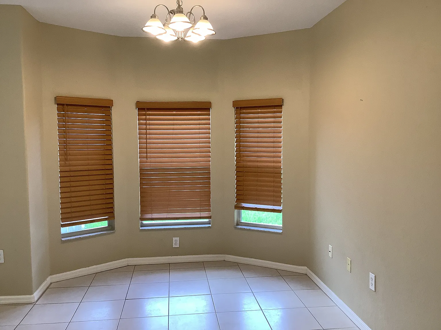 3 bed, 2.0 bath, 1762 sqft, $2,360 — Photo 4