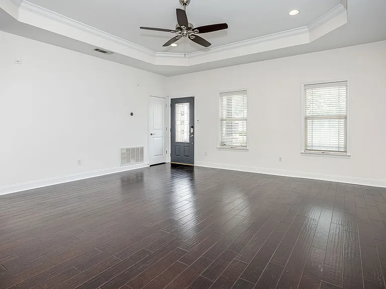 931 Old Towne St — Photo 2