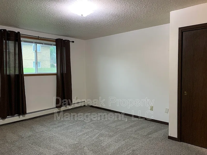 Building Photo - 3024 9 1/2 St N #104
