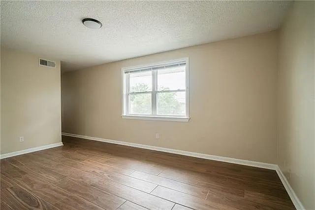 1621 Caton Ct — Photo 4