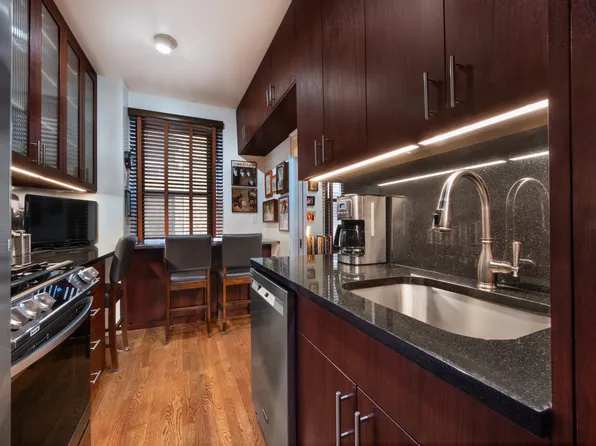 135 East 74th Street image 3 of 6