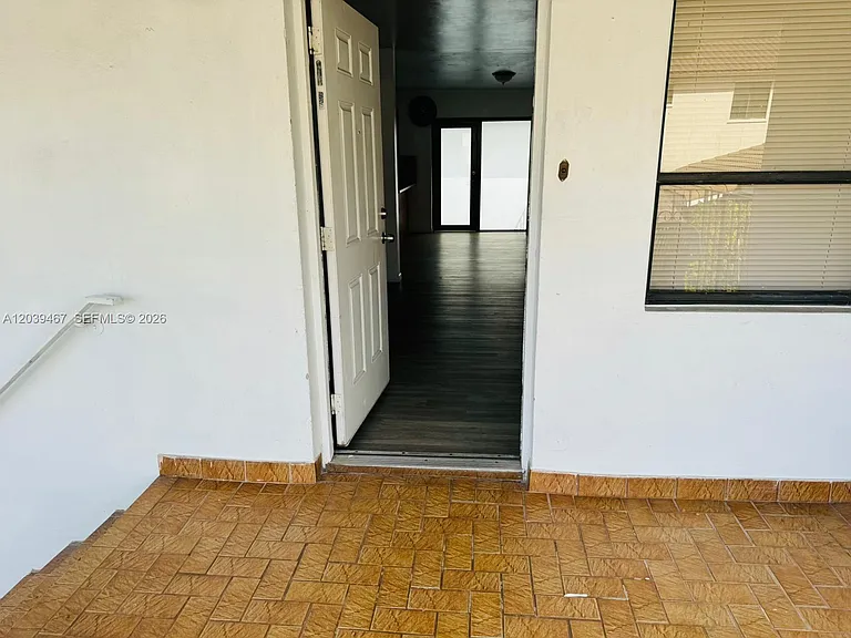 215 NW 35th Ave #UP — Photo 3