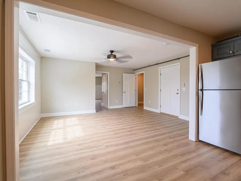 214 S College St #4 — Photo 1