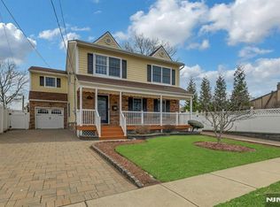 488 Fairlawn Pkwy, Saddle Brook, NJ 07663