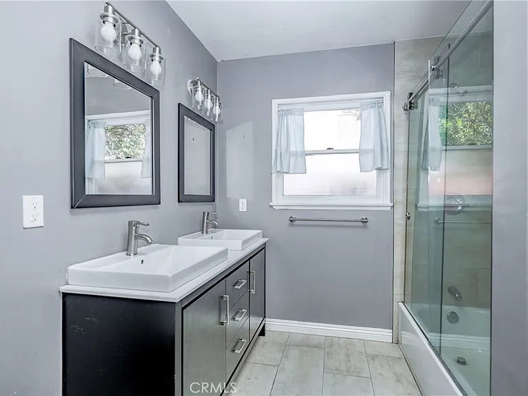 15744 Hart St — Photo 12