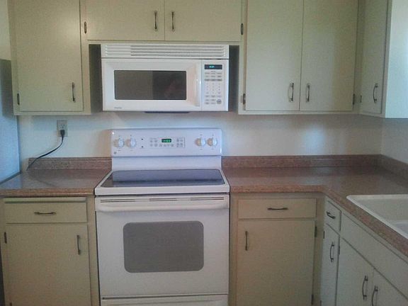 4th image of 1042 Greenfield Dr