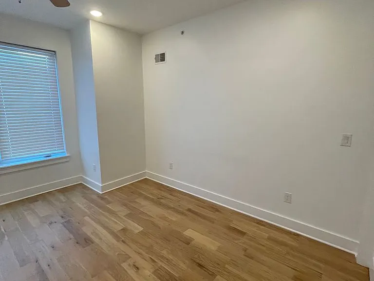 2404 Master St #2 — Photo 24