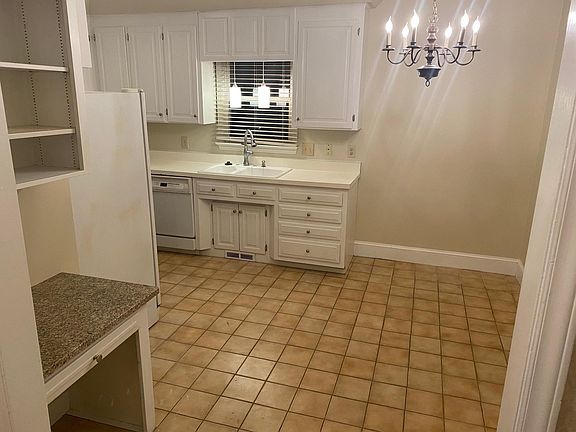 Eat-in kitchen with built-in desk