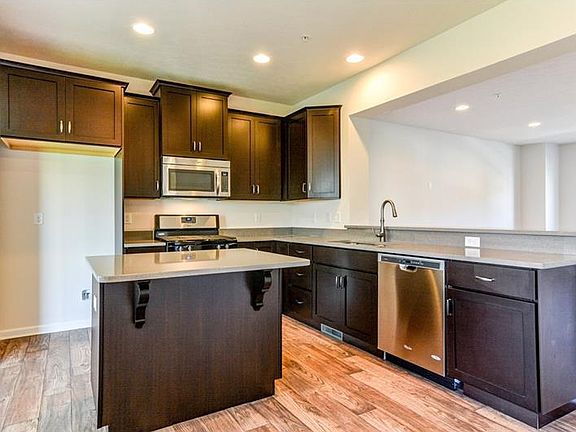 4th image of 686 Freedom Dr