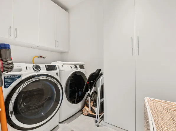 250 East 21st Street image 22 of 24