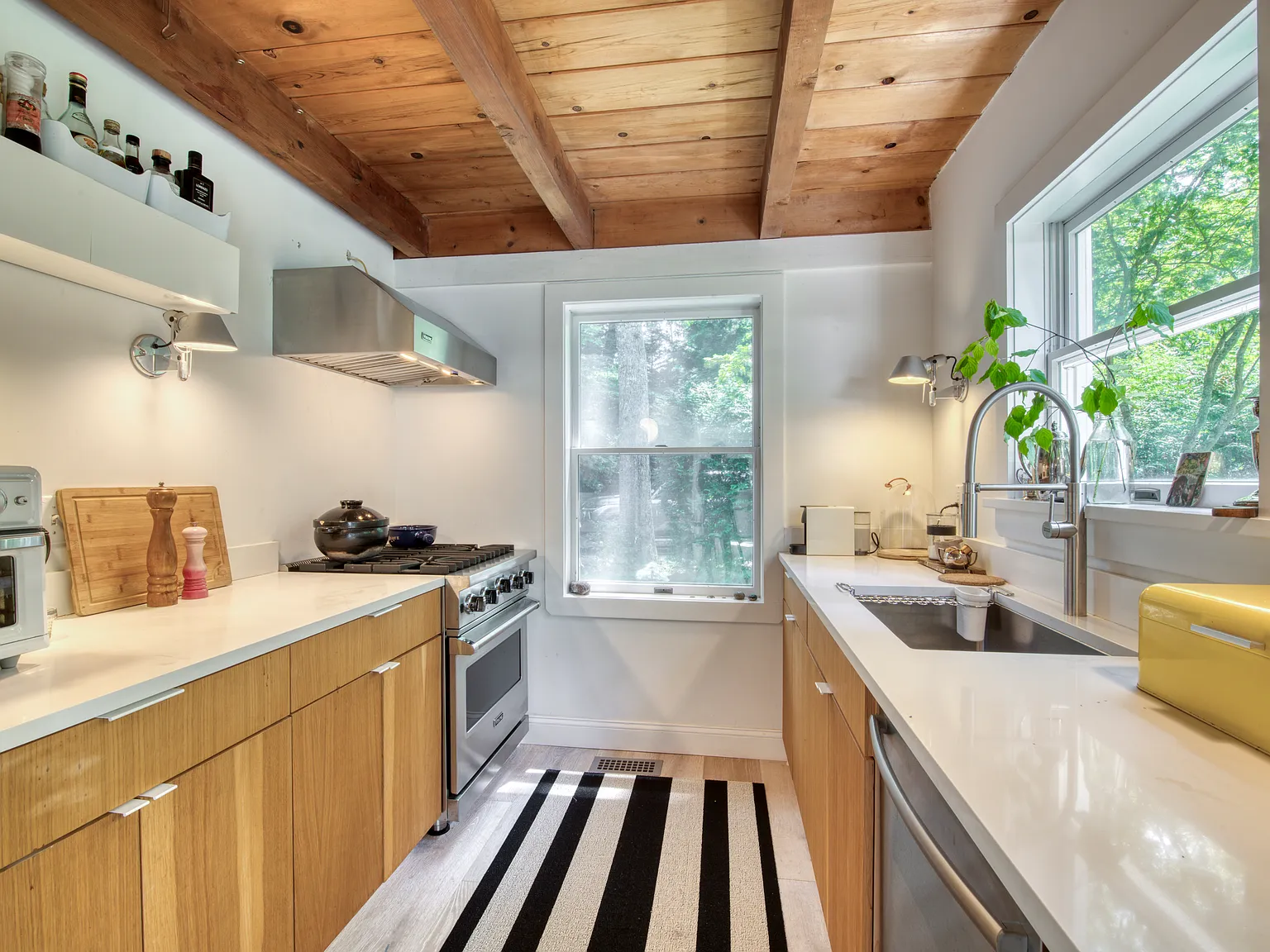 Springs Year Round Rental — Photo 3