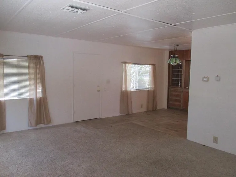 848 S Lyon Ave — Photo 5